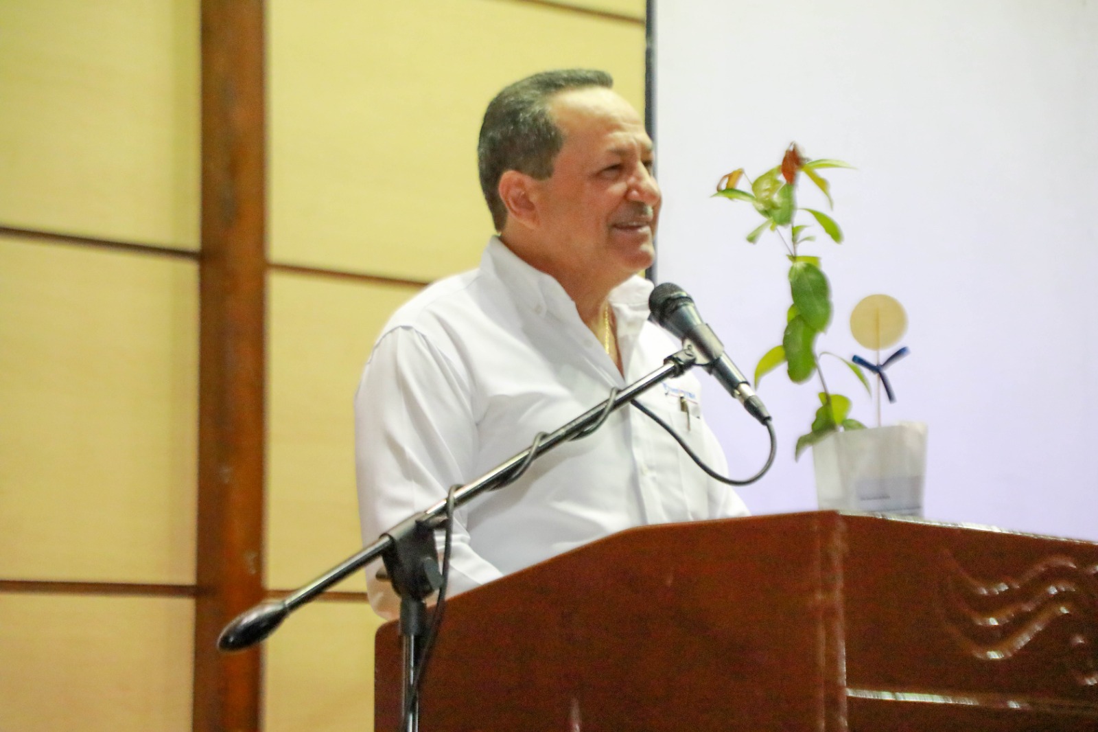 En el Día Mundial del Reciclaje: director de Promipyme dicta charla a 600 estudiantes